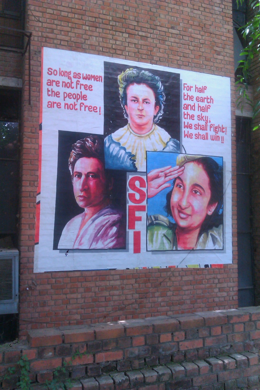 Feminist mural by SFI, JNU, Delhi - photo Matt Birkinshaw